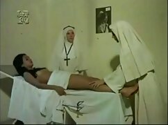 Une MILF ukrainienne en porno vf lesbienne chaleur nommée Sunshine se masturbe devant la caméra