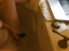 Chanel Preston baise un jeune garçon dans la salle de bain coq francais porno