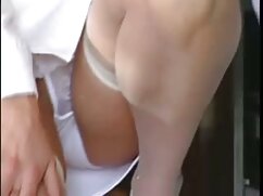 Ember Snow utilise un porno français femme âgée vibromasseur sur son clitoris tout en se faisant enculer