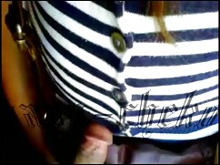 La milf Ivy Lebelle avec un gros cul saute sur  une bite et se prend du sperme dans la bouche