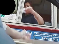 Une ado coquine baise son voisin marié