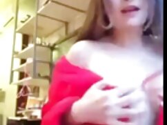 Scarlett est agenouillée film porno francais en entier et suce la bite