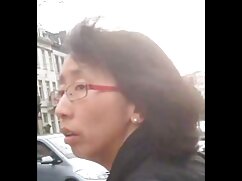 Une mignonne amateur suce et baise la  bite de Tyler pour de l'argent