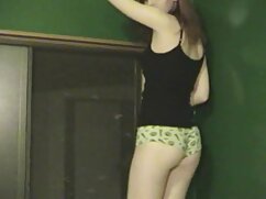 MILF blonde en chaleur doigte sa chatte