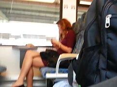 Petite femme aux  seins apprécie une bonne baise