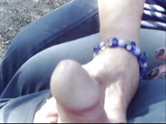 Une beauté aux cheveux bouclés se fait percer les video porno vf deux trous