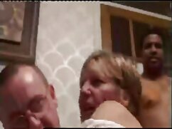 Tiffany Tatum fait plaisir à une jolie fille sur la table film porno allemand de massage