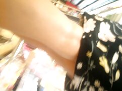 Femme d'âge mûr en bas plaît à son homme