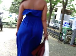 Jolie fille réconforte son amie