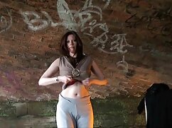 La sexe porno belge plantureuse ado Ava Sinclaire sert une bite bien dure