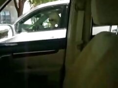 Une rouquine en string devient  méchante et enjouée