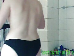 Minx aux cheveux noirs Ginebra Bellucci suce et baise une bite bien dure en public gynecologue francais porno