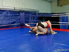 MILF blonde  en chaleur se fait prendre en levrette