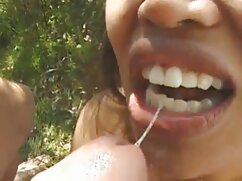 Étudiante douce aime son petit  dortoir