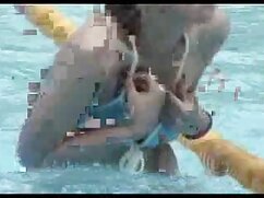 Kit mercer blonde avec de faux seins a des relations sexuelles dans la chambre avec un inconnu