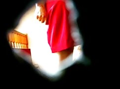 Valerie White taquine la caméra avec sa chatte humide avant de film sexe français baiser