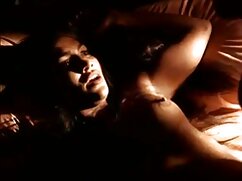 Le chef film porno réunionnais d'un bordel Luna Star a des relations sexuelles anales avec un client et enseigne à ses filles