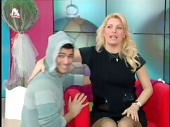 Une  femme au foyer insatiable s'est bien satisfaite
